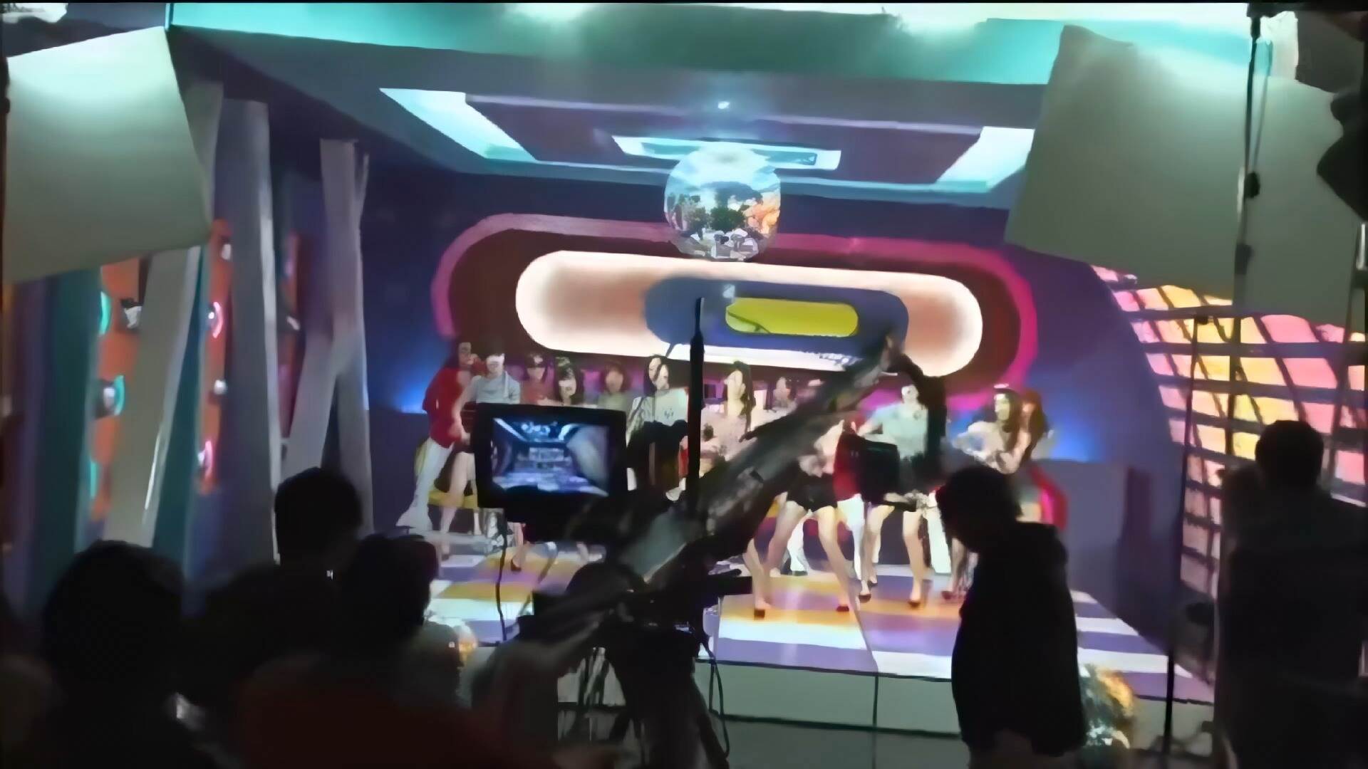 【4KMV】♔T-ARA♔ Roly Poly 日语幕后版 MV